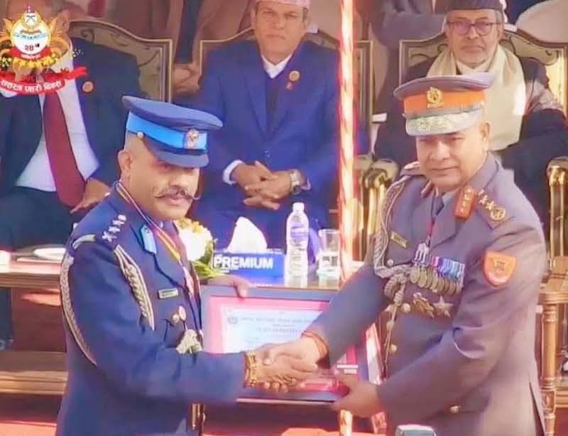 पर्साका एसपी कुमोद ढुंगेललाई सशस्त्रको सम्मान