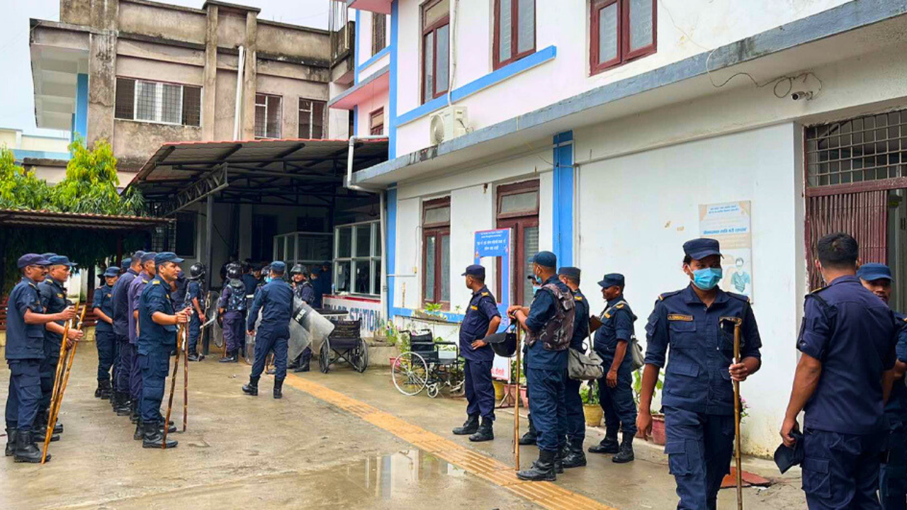 कैलाली कारागारमा पुनः झडप, दर्जनौँ घाइते, एकको मृत्यु आशंका