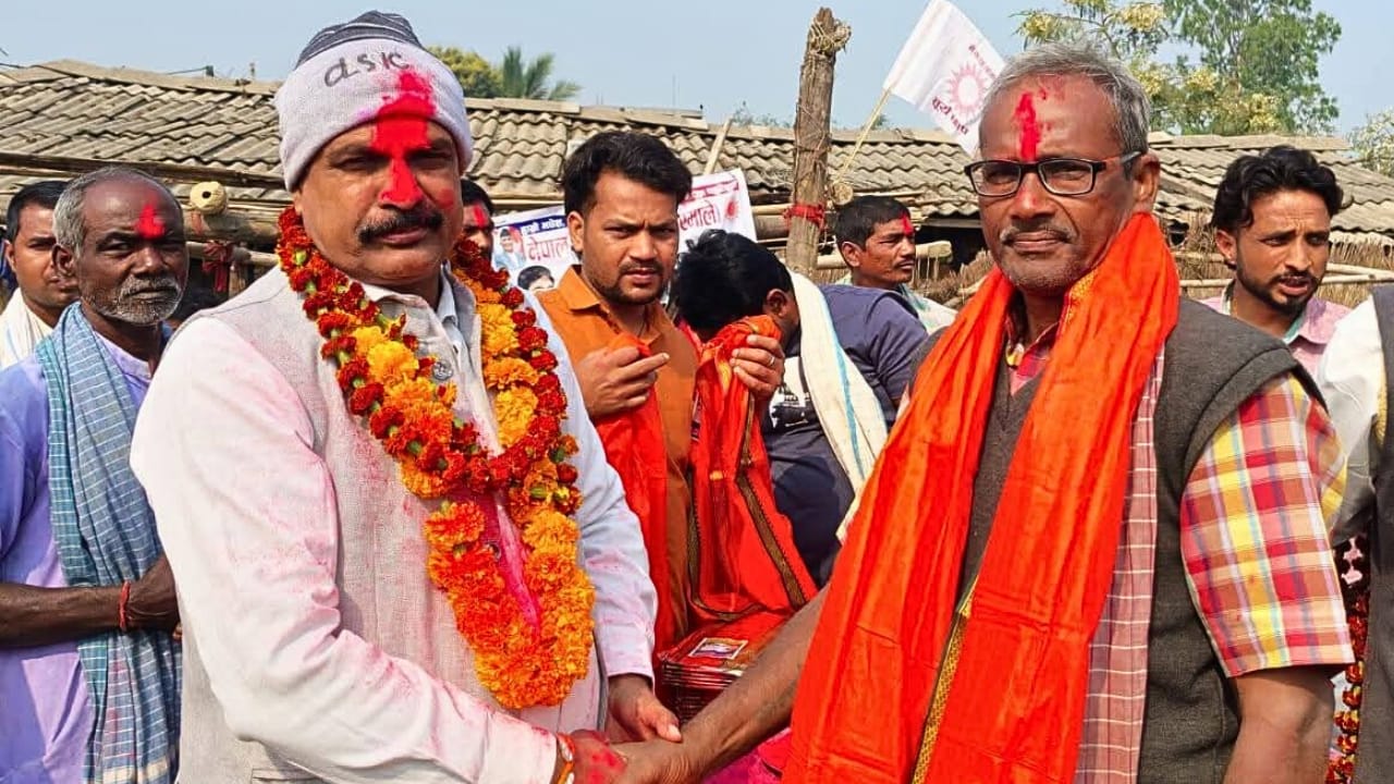 रामनगर–२ मा ४ सय कार्यकर्ता एमाले प्रवेश, कांग्रेसलाई धक्का