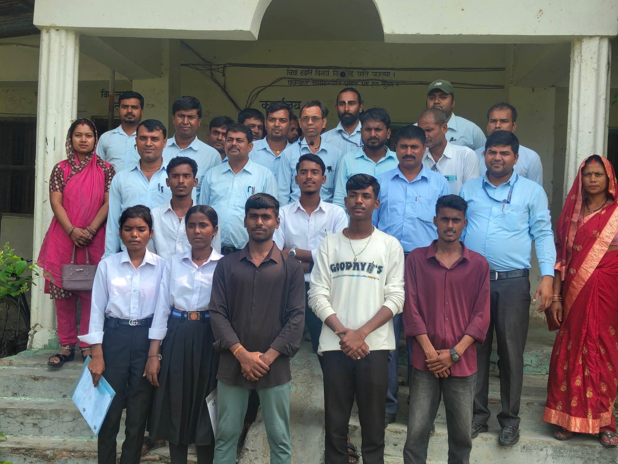दलित विद्यार्थीको शिक्षामा सहयोगी बने युवा नेता बिनोद यादव