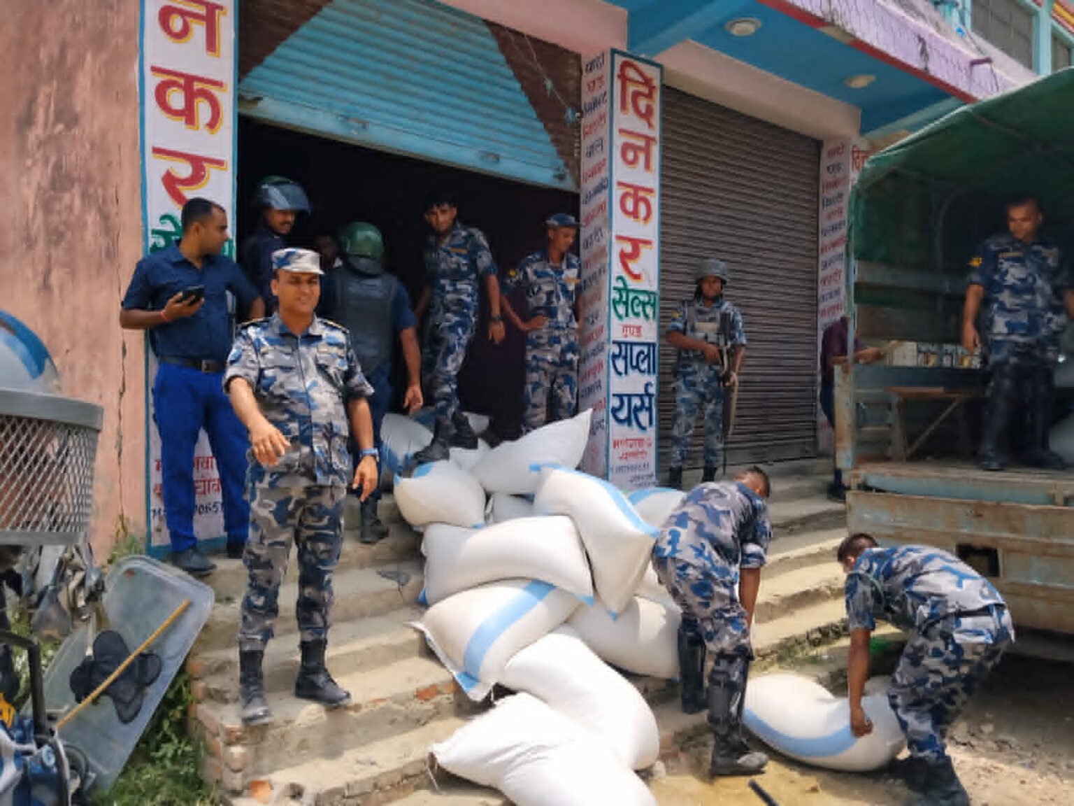 मलंगवामा ७५ बोरा फर्सीको बीउ बरामद, प्रहरीमाथि ढुंगामुढा भएपछि अश्रुग्यास प्रहार