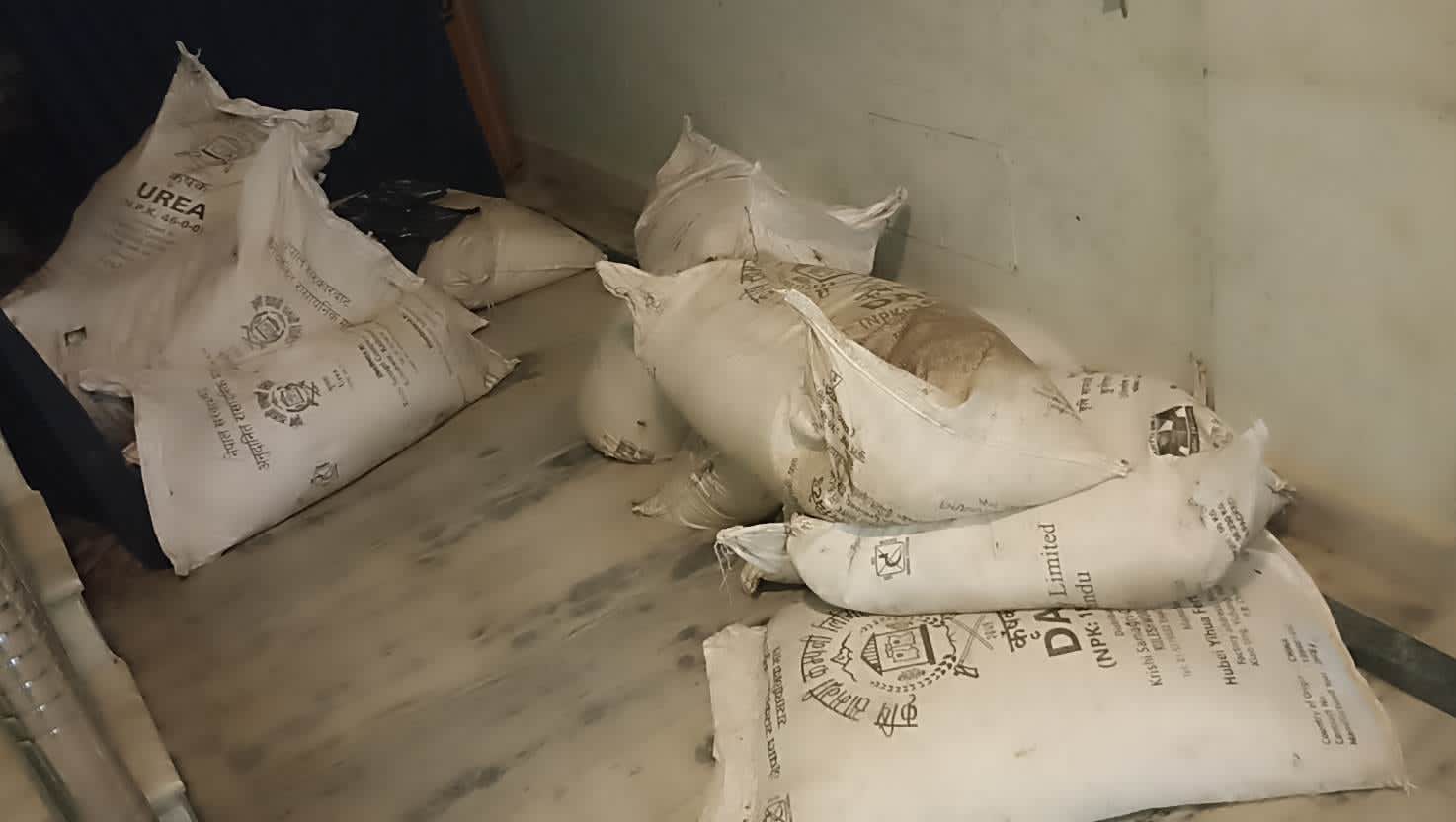 किसानलाई चर्को मूल्यमा मल बेच्ने तीन जना प्रहरी नियन्त्रणमा 